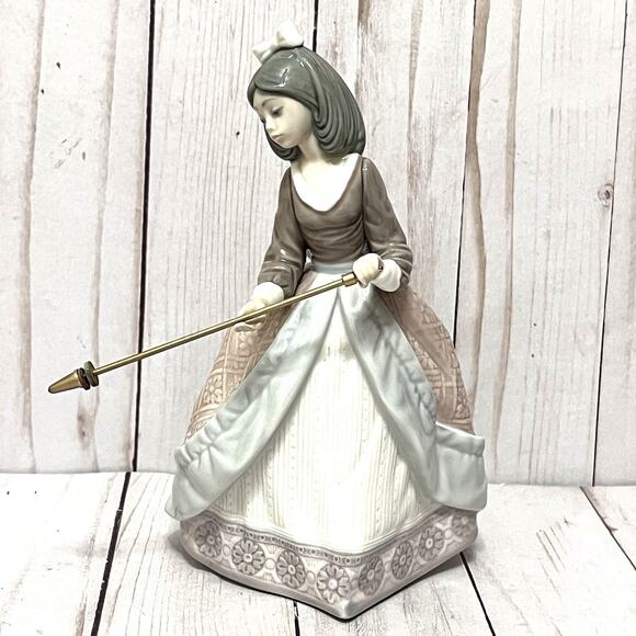Retired Lladro 5210 Daisa 1983 Girl Bow Lace Parasol Figurine MISSING PARASOL - Picture 2 of 12